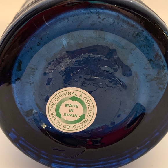 Cobalt blue glass bottle. Made in Spain. Recycled glass. - Picture 2 of 8